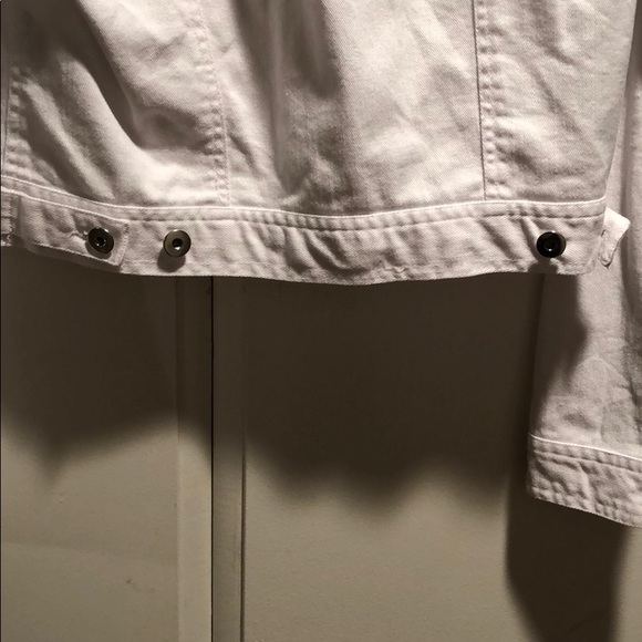 Cropped White Jean Jacket - Picture 3 of 4